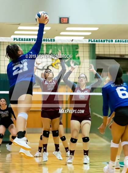 Thumbnail 3 in George West @ Dilley photogallery.