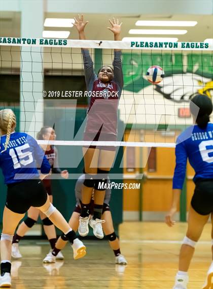 Thumbnail 3 in George West @ Dilley photogallery.