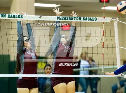 Thumbnail 1 in George West @ Dilley photogallery.