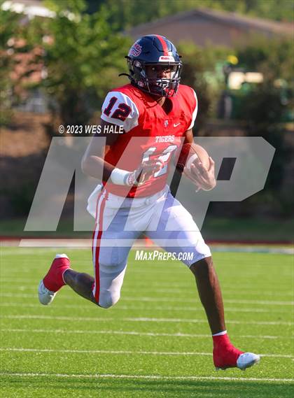 Thumbnail 1 in South Panola vs. Houston photogallery.