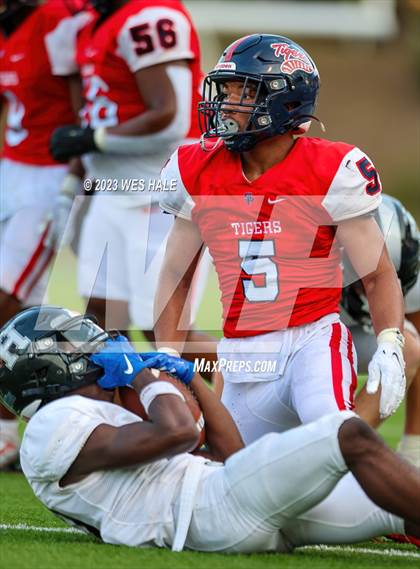 Thumbnail 3 in South Panola vs. Houston photogallery.