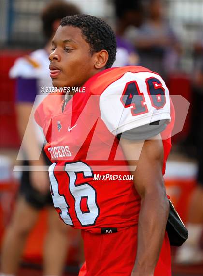 Thumbnail 1 in South Panola vs. Houston photogallery.