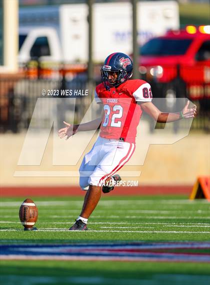 Thumbnail 3 in South Panola vs. Houston photogallery.