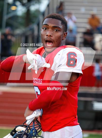 Thumbnail 3 in South Panola vs. Houston photogallery.