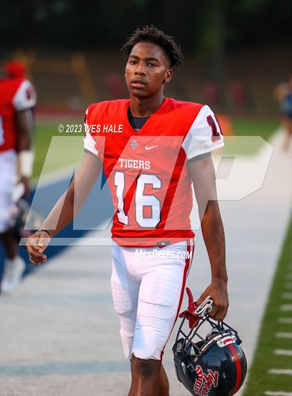 Thumbnail 1 in South Panola vs. Houston photogallery.