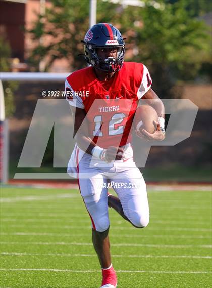 Thumbnail 2 in South Panola vs. Houston photogallery.
