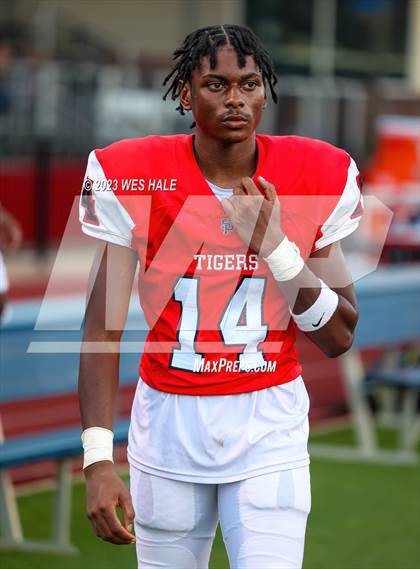 Thumbnail 3 in South Panola vs. Houston photogallery.
