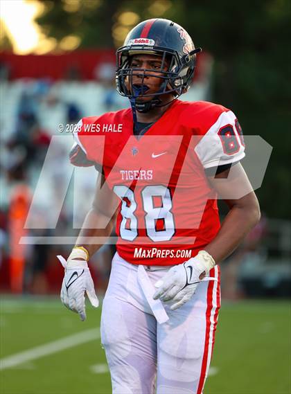 Thumbnail 2 in South Panola vs. Houston photogallery.