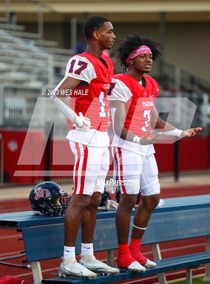 Thumbnail 2 in South Panola vs. Houston photogallery.