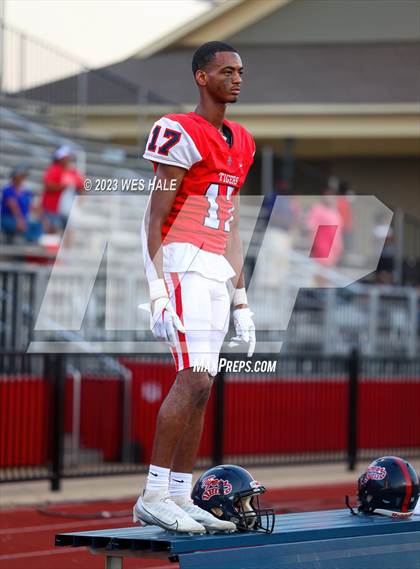 Thumbnail 2 in South Panola vs. Houston photogallery.