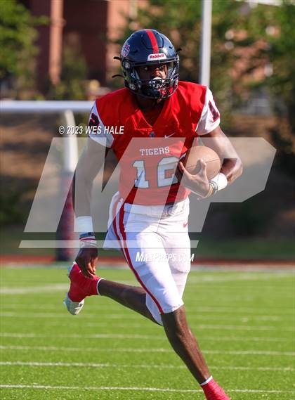Thumbnail 1 in South Panola vs. Houston photogallery.