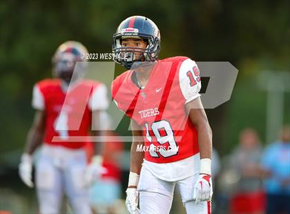 Thumbnail 1 in South Panola vs. Houston photogallery.