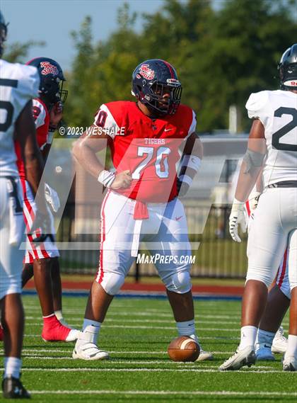 Thumbnail 2 in South Panola vs. Houston photogallery.