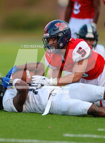 Thumbnail 2 in South Panola vs. Houston photogallery.