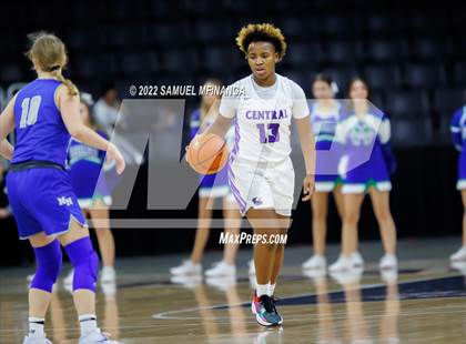 Thumbnail 2 in Omaha Central vs. Millard North photogallery.