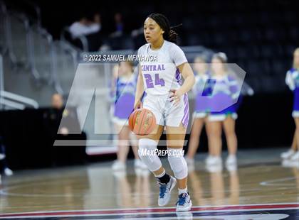 Thumbnail 2 in Omaha Central vs. Millard North photogallery.