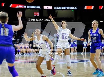Thumbnail 1 in Omaha Central vs. Millard North photogallery.