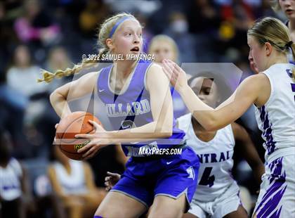 Thumbnail 1 in Omaha Central vs. Millard North photogallery.