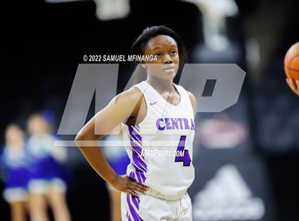 Thumbnail 1 in Omaha Central vs. Millard North photogallery.