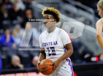 Thumbnail 3 in Omaha Central vs. Millard North photogallery.