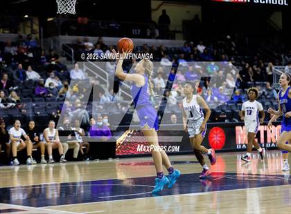 Thumbnail 2 in Omaha Central vs. Millard North photogallery.