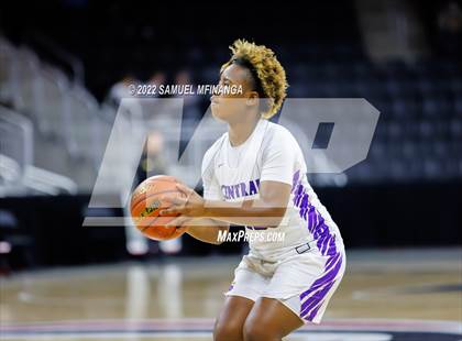Thumbnail 1 in Omaha Central vs. Millard North photogallery.