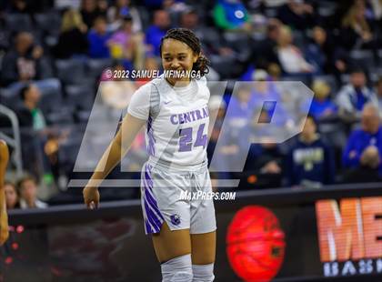 Thumbnail 2 in Omaha Central vs. Millard North photogallery.
