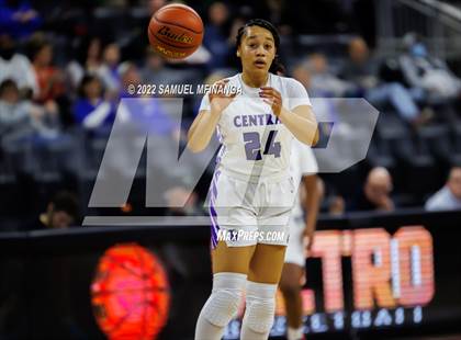 Thumbnail 1 in Omaha Central vs. Millard North photogallery.