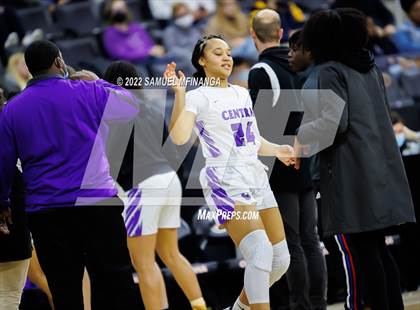 Thumbnail 2 in Omaha Central vs. Millard North photogallery.