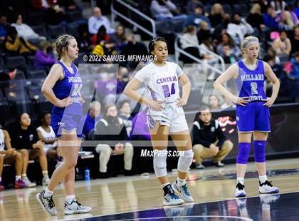 Thumbnail 3 in Omaha Central vs. Millard North photogallery.