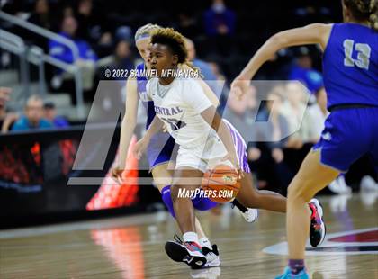 Thumbnail 2 in Omaha Central vs. Millard North photogallery.