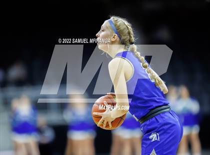 Thumbnail 2 in Omaha Central vs. Millard North photogallery.