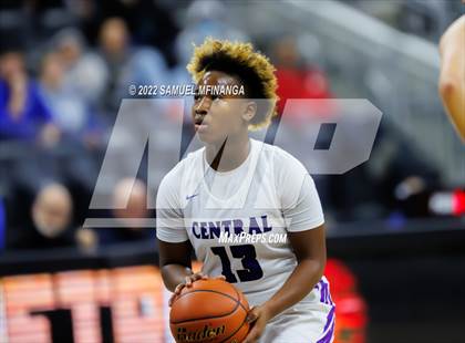 Thumbnail 1 in Omaha Central vs. Millard North photogallery.