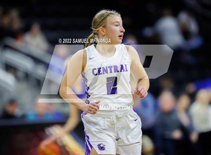 Thumbnail 2 in Omaha Central vs. Millard North photogallery.