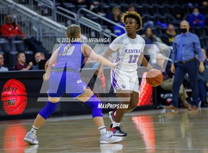 Thumbnail 2 in Omaha Central vs. Millard North photogallery.