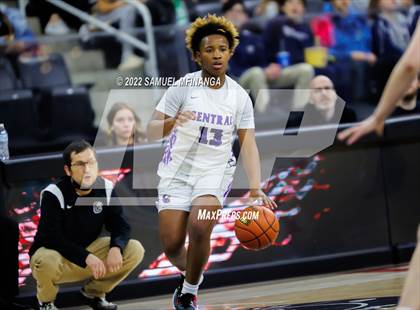 Thumbnail 2 in Omaha Central vs. Millard North photogallery.