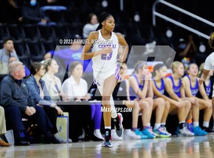 Thumbnail 3 in Omaha Central vs. Millard North photogallery.
