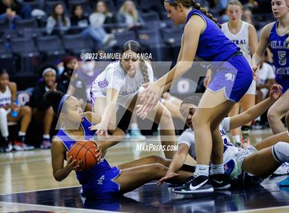 Thumbnail 3 in Omaha Central vs. Millard North photogallery.