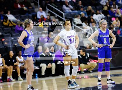 Thumbnail 2 in Omaha Central vs. Millard North photogallery.