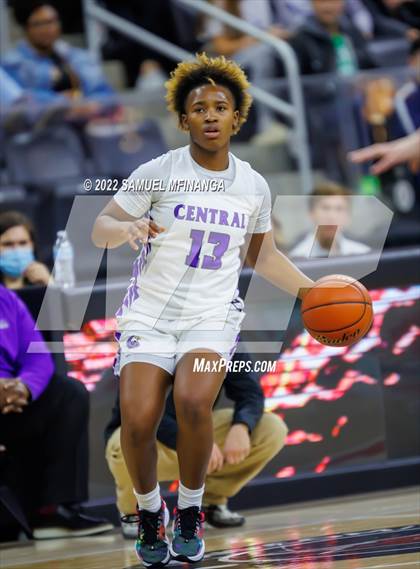 Thumbnail 3 in Omaha Central vs. Millard North photogallery.