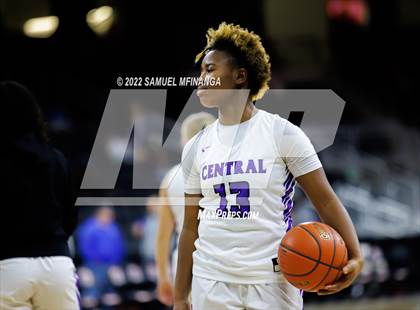 Thumbnail 2 in Omaha Central vs. Millard North photogallery.