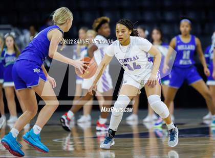Thumbnail 3 in Omaha Central vs. Millard North photogallery.