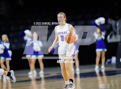 Thumbnail 1 in Omaha Central vs. Millard North photogallery.