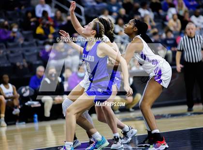 Thumbnail 3 in Omaha Central vs. Millard North photogallery.