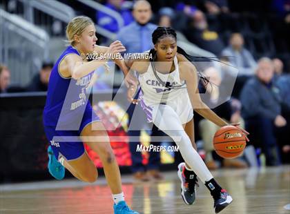 Thumbnail 2 in Omaha Central vs. Millard North photogallery.