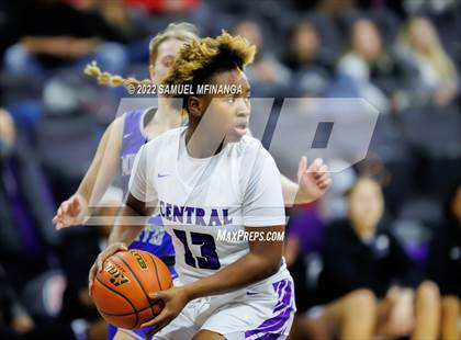 Thumbnail 3 in Omaha Central vs. Millard North photogallery.