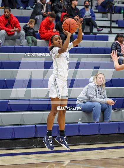 Thumbnail 3 in Blue Valley North vs Lee's Summit West - 810 Varsity Showcase photogallery.