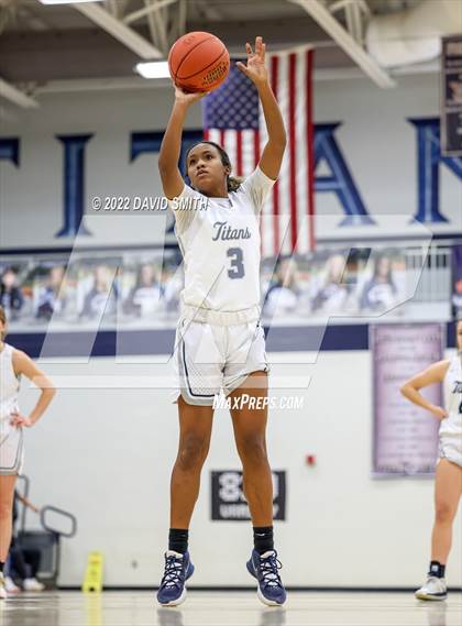 Thumbnail 2 in Blue Valley North vs Lee's Summit West - 810 Varsity Showcase photogallery.