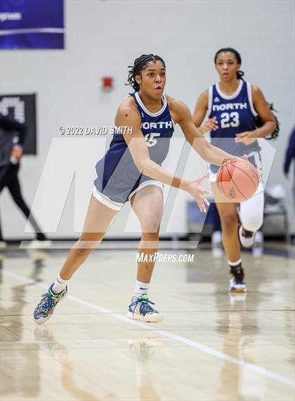 Thumbnail 1 in Blue Valley North vs Lee's Summit West - 810 Varsity Showcase photogallery.