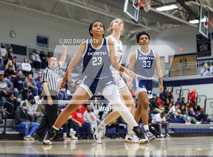 Thumbnail 3 in Blue Valley North vs Lee's Summit West - 810 Varsity Showcase photogallery.